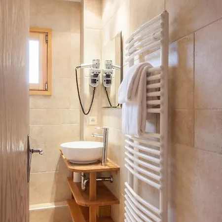 Hotel Le Caprice Des Neiges Combloux Hotell 2*